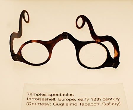 Temples Spectacles Tortoiseshell Europe Early 18th Century.jpg